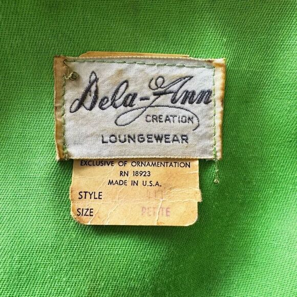 Vintage Apple Print Front Zip Shift Dress - Picture 6 of 7